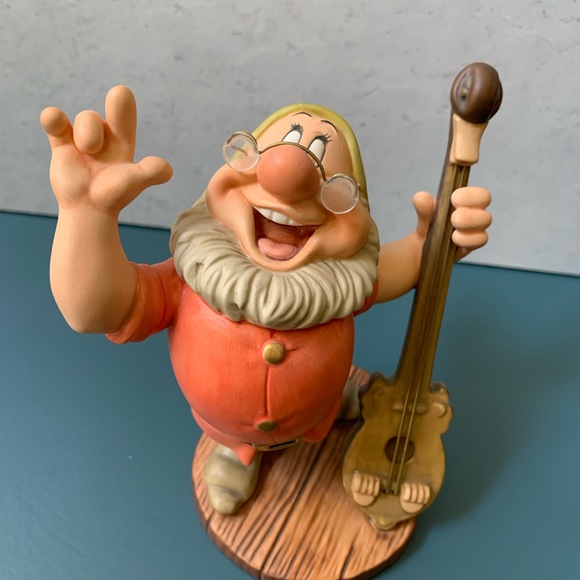 WDCC Snow White and The Seven Dwarfs - Picture 7 of 15